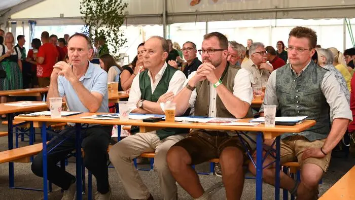 Die Jury bestand aus musikalischen Koryphäen wie Johann Droneberger (Kapellmeister) Gottfried Isopp (Kapellmeister), Martin Irasch (Bezirkskapellmeister) und Maximilian Strohmaier (Alpe Adria Manufaktur Strohmaier). 