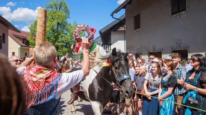 Beim Kufenstechen in Oberfeistritz traten sieben Reiter gegeneinander an, in Unterfeistritz waren es zehn.