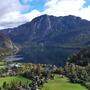 Der Altausseersee ist von Wäldern und Bergen umsäumt - ja sogar unter Wasser gibt es einen Wald 