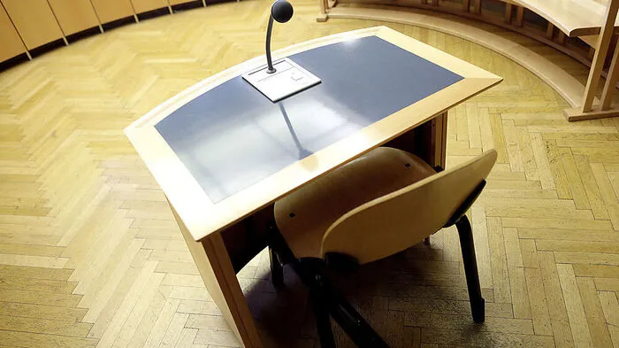 Einem der Angeklagten wird versuchter Mord angelastet (Sujet)