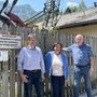 Die Bürgermeister der drei Gemeinden vor dem Einfahrtstor