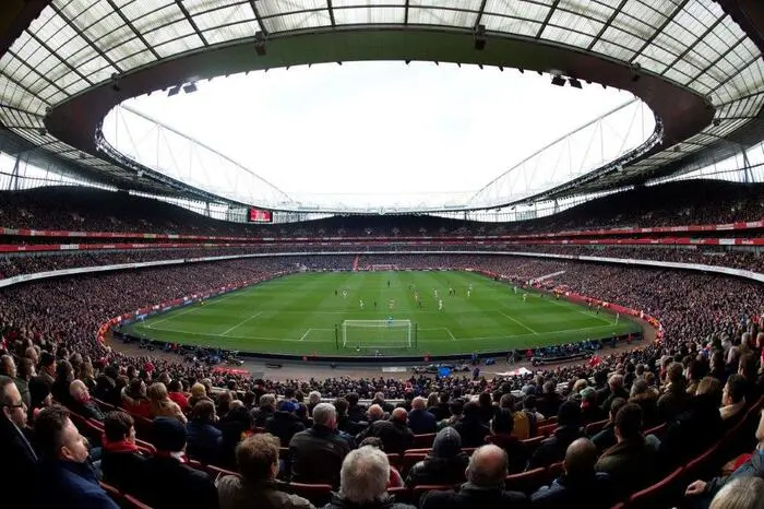 Angefangen von den milliardenschweren Klubs wie Chelsea und Arsenal bis hin zu den kleinen, aber feinen „Underdogs“ aus den Klassen abseits der Premier League wird alles geboten.