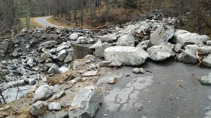 Straße und Weg zur Gießener Hütte im Maltatal sind an fünf Stellen verschüttet