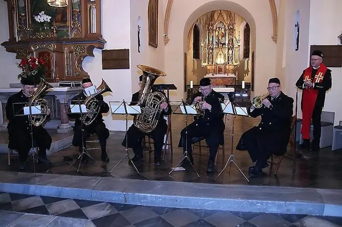 Musikalisch würdevoll gestaltet wurde der Gottesdienst von einem Bläserensemble der Bergkapelle.