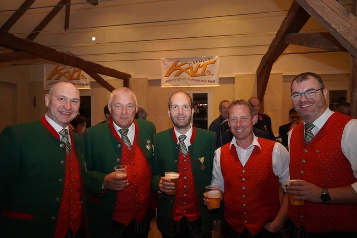 Die Partnerkapelle Strengberg aus Niederösterreich feierte mit: Josef Blumauer, Bürgermeister Johann Bruckner, Obmann Leopold Kitzberger, Gruber Wolfgang und Stabführer Markus Lexmüller.