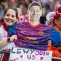 Die Barca-Fans würden Robert Lewandowski gerne im Camp Nou sehen.