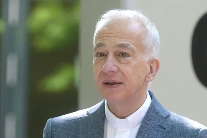 "Ich wünsche mir einen politischen Klimawandel." - Caritas-Präsident Michael Landau sorgt sich nicht nur um die Erderwärmung, sondern auch um soziale Wohlfühltemperaturen.