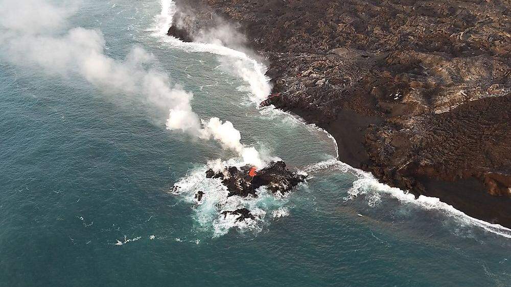 Lava trat auf Hawaii ins Meer