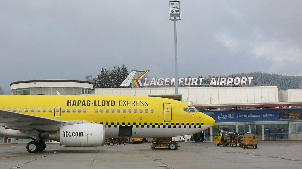 HLX-Flugzeug am Flughafen Klagenfurt