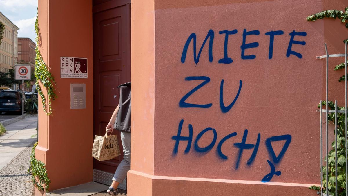 Graffiti an einem Wohnhaus  