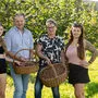 Familie Kober freut sich über die ersten Haselnüsse aus der Oststeiermark