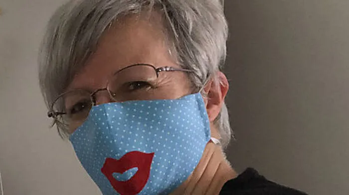 „Mit einem LÄCHELN durch den Alltag - damit uns das Lächeln nicht verloren geht, hab ich es sichtbar gemacht", schreibt Christine Pum (57) aus Wolfsberg.