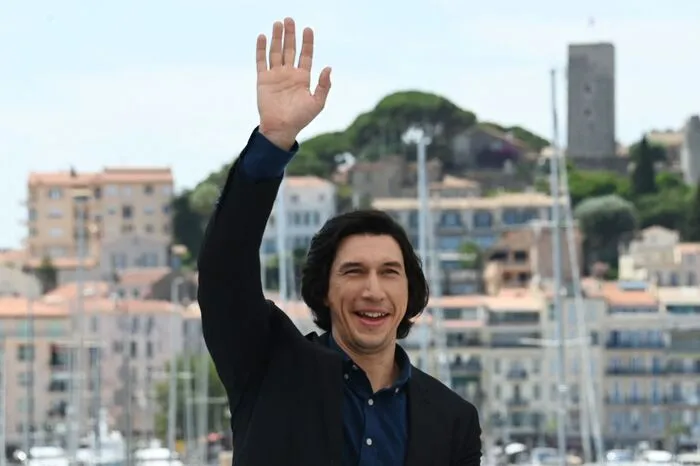 Adam Driver zog am Dienstag die Blicke auf sich.