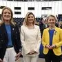 Parlamentspräsidentin Roberta Metsola, Olene Selenska, First Lady der Ukraine, und Kommissionspräsidentin Ursula von der Leyen