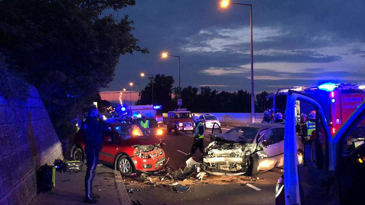 Drei Verletzte bei Pkw-Kollision in Klosterneuburg