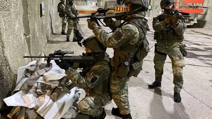 KPE-Soldaten aus St. Michael, Villach und Klosterneuburg trianierten im Rahmen des Bundesheer-Projektes NIKE "Kampf unter Tage" im Tunnelforschungszentrum "Zentrum am Berg" der Montanuni Leoben am Erzberg in Eisenerz.