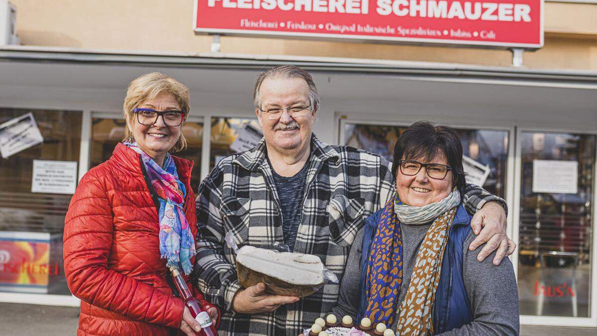 Günter Schmauzer mit Ehefrau Dagmar (rechts) und Mitarbeiterin Anita