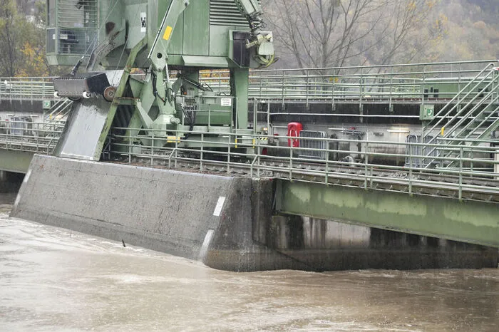. . . um den Wasserstand der Drau zu regulieren.