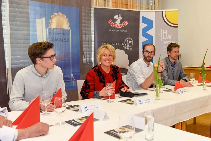 Ein Teil der Jury: Lukas Brunner, Boston Consulting Group, Maria Wilhelm vom Millstätter See Tourismus, Christian Karasin, Leiter der WKK-Kochkurse, Lothar Krings, Küchenchef beim Neugebauer in d. Lölling,.