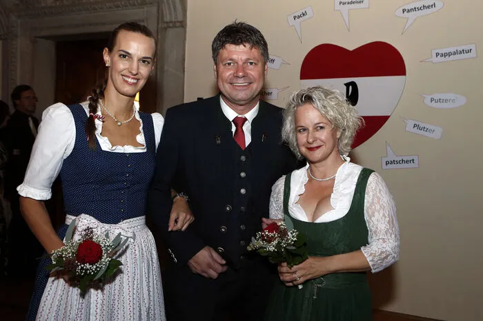 Andrea Samonigg-Mahrer, Bürgermeister Gerhard Pirh und Angelica Ladurner.
