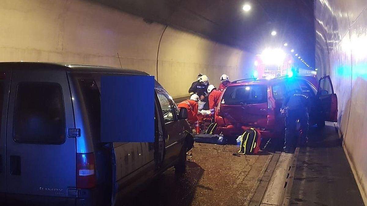 Hektische Rettungsaktion im Tunnel