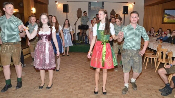 Die Landjugend Pöllau am Greim lud am 21. Jänner zu ihrem traditionellen Bauernball im "Berghof" in Pöllau am Greim.Mit einer schwungvollen Polonaise wurde die Ballnacht eröffnet.
