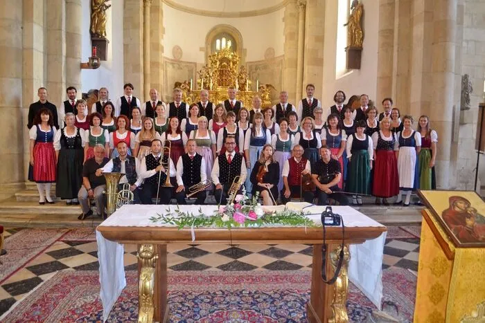 Mitwirkende waren der Gemischte Chor "Heimatklang Bach", die "Kärntner Weisenbläser" und die "Jauntaler Streich".