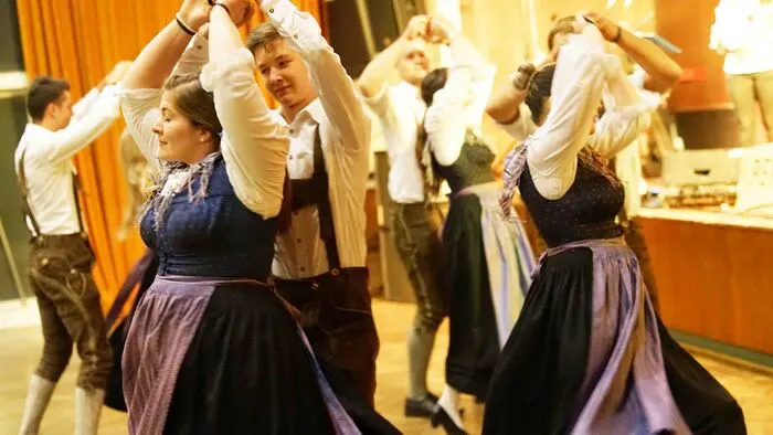 Die Landjugend Eberstein sowie die Landjugend Diex sorgten dabei für den Auftanz.