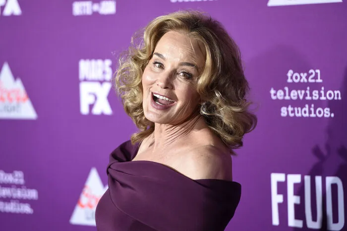 Jessica Lange schlüpft in die Rolle der Joan Crawford, ...