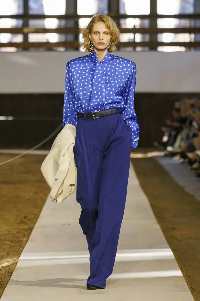 Blau nicht nur für Eisprinzessinnen, hier bei Stella McCartney