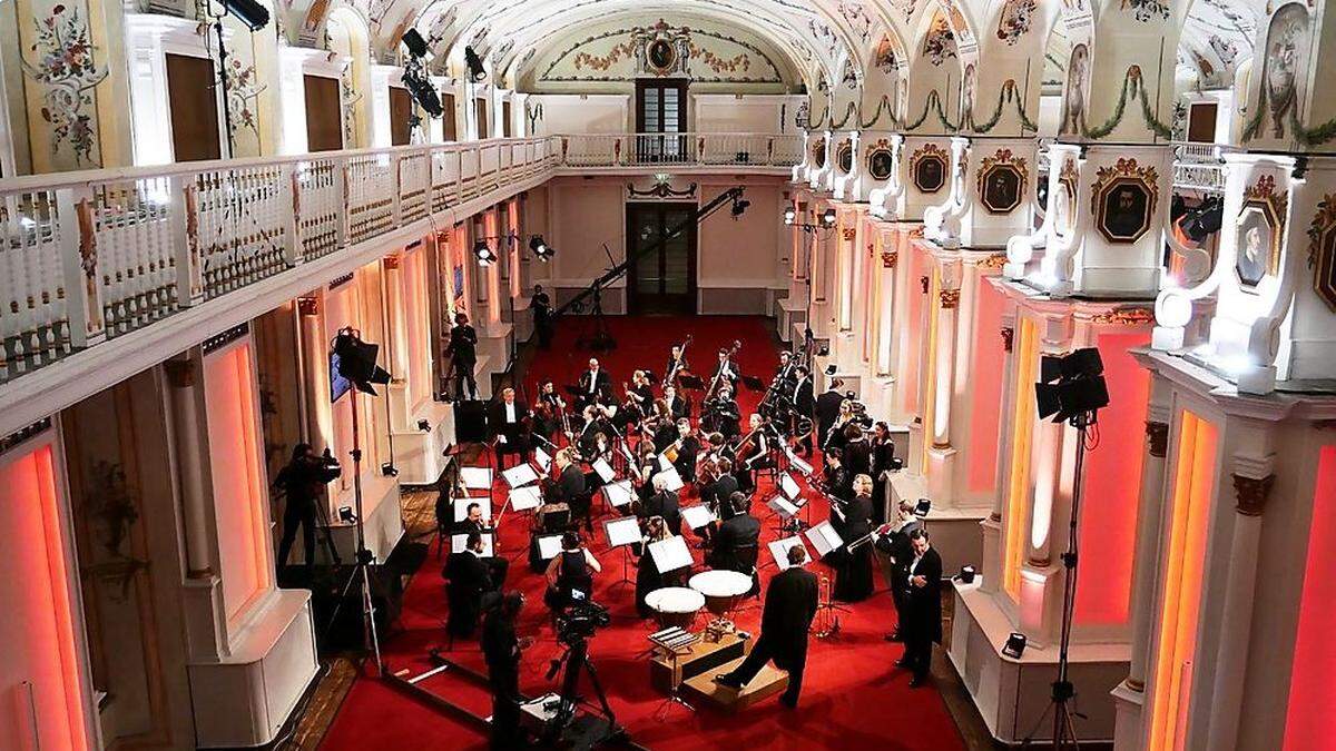 Acht Kameras und ein Kamerakran waren für die Aufzeichnung in der Alten Universität notwendig