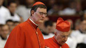 Der  Kölner Erzbischof Kardinal Rainer Maria Woelki entband zwei Mitarbeiter von ihren Dienstpflichten