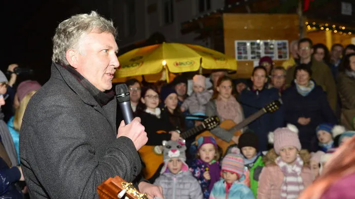 Der Adventmarkt im Murauer Rathaus wurde am 25. November durch Bürgermeister Thomas Kalcher und dem Obmann von Murau Aktiv, Mathias Sommer, eröffnet.