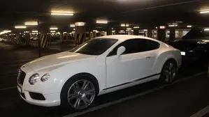 Weißer Bentley Continental GT