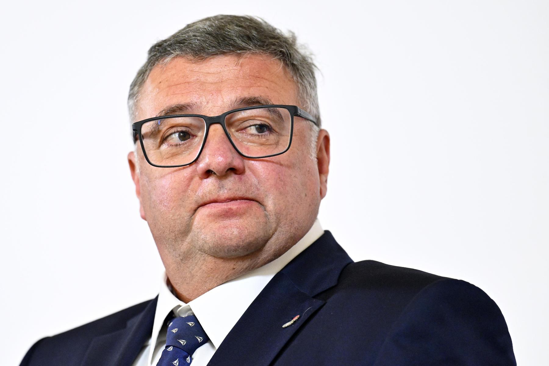 Social Media: Leichtfried will Alterslimit bis Jahresende