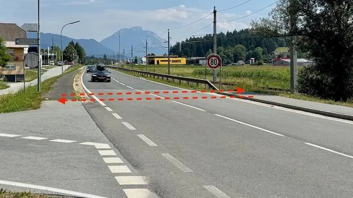 An dieser Stelle müssen Fußgänger die B111 queren, aber Zebrastreifen gibt es keinen und Pkw-Lenker dürfen 80 km/h schnell fahren