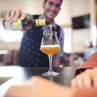 Oberkärnten zum Trinken: In der Region entstehen Bier, Säfte, Edelbrände und weitere Spezialitäten – von kleinen Brauereien und Brennereien bis zu regionalen Getränkeproduzenten