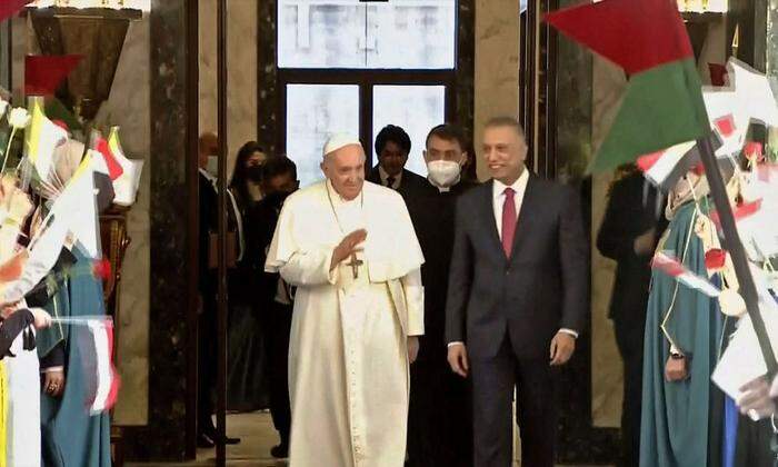 Papst Franziskus und der irakische Premier Mustafa Al-Kadhimi