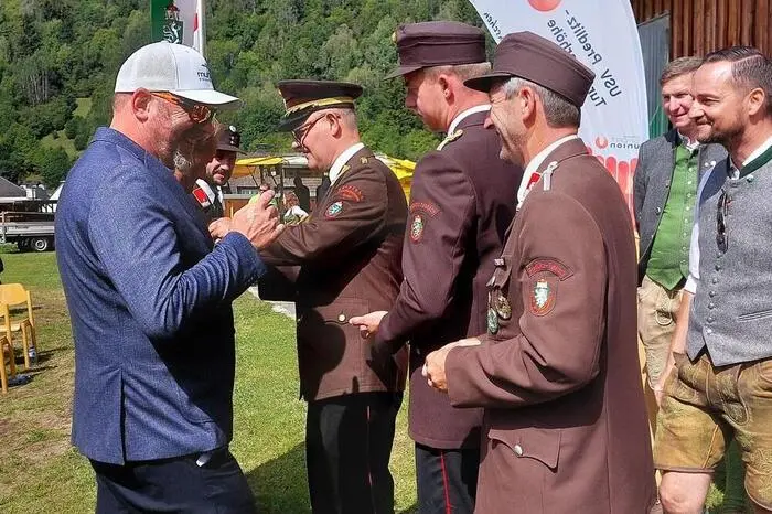 Beim Festakt wurden zahlreiche weitere Feuerwehrmitglieder für ihre langjährige Tätigkeit geehrt. 