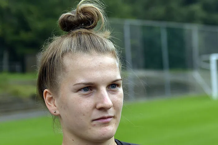 Sophie Maierhofer, ÖFB-Verteidigerin: "Frankreich hat eine extreme individuelle Stärke. Wenn sich die Chance ergibt, wollen wir etwas mitnehmen. Frankreich ist ein EM-Titel-Favorit. Aber wir werden sehr gut darauf vorbereitet sein. Vielleicht können wir gegen Frankreich die Überraschung schaffen."