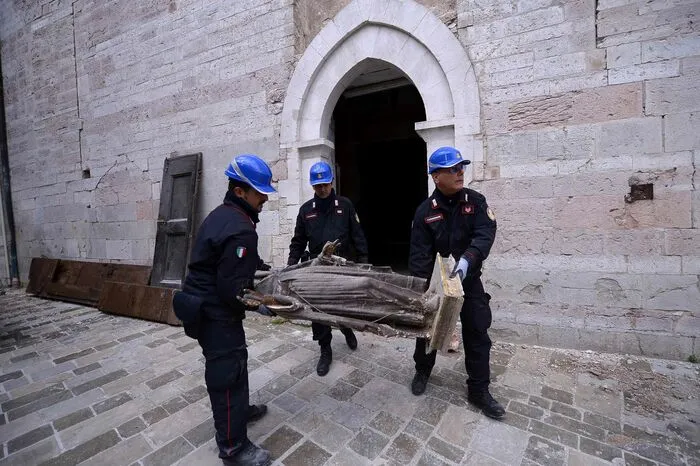 Im Februar 2016 von Italien in Partnerschaft mit der UN-Kulturorganisation Unesco gegründet, soll die Einsatztruppe historische Denkmäler, alte Kirchen und Kunstwerke retten, die bei Erdbeben wie denen im August und Oktober vergangenen Jahres beschädigt wurden. Rückgrat ist die italienische Kunstpolizei, eine 1969 gegründete Expertengruppe der Carabinieri zur Bekämpfung von Kriminalität in den Bereichen Kunst und Antike.