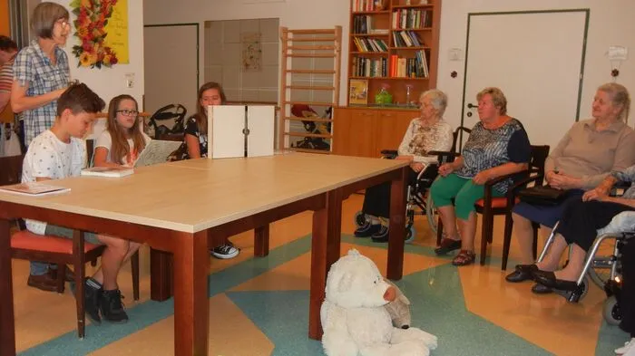 In Sinabelkirchen lasen Jugendliche auch im Altersheim "Gepflegt wohnen" vor.