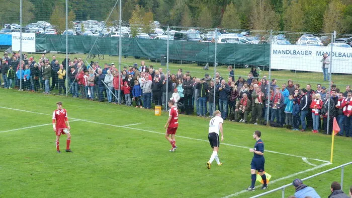 In Thal fanden sich am Sonntag (9. Oktober) zahlreiche Fußballfans für die Runde 9 der Oberliga-Mitte ein.