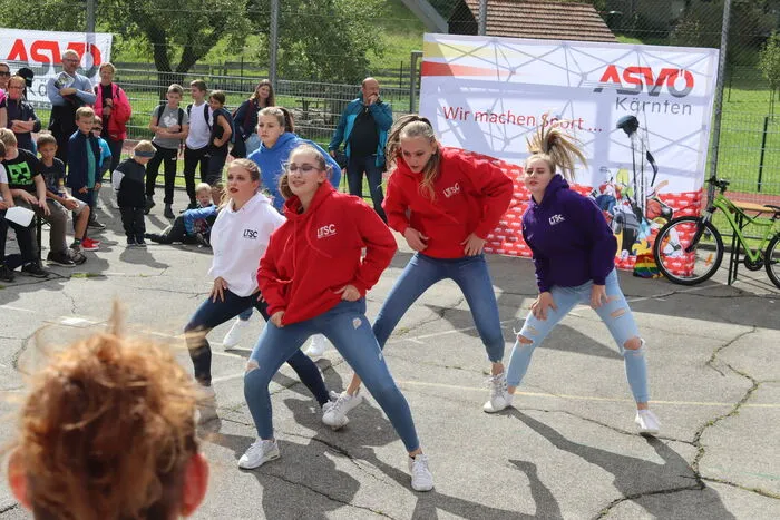 Die Mitglieder des Lavanttaler Tanzsportclub (LTSC) zeigten ihr Können im Rahmen der Preisverlosung.