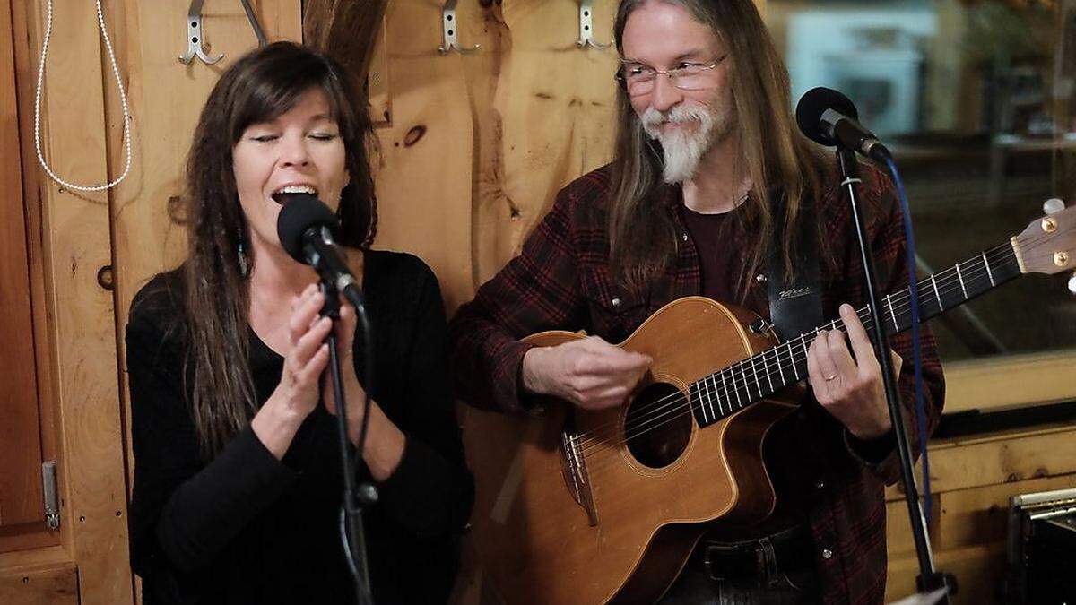 Outi & Lee geben ein romantisches Konzert am Valentinstag