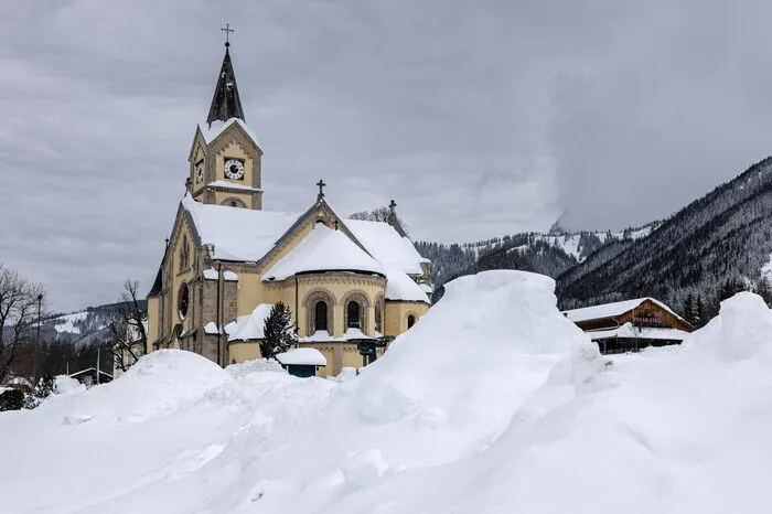 Direkt neben der Ramsauer Kirche wurde ein zweiter, kleinerer Wall errichtet