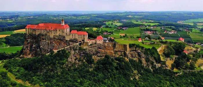 Die Riegersburg tritt am 26. Oktober bei „9 Plätze 9 Schätze“ gegen andere österreichische Sehenswürdigkeiten an