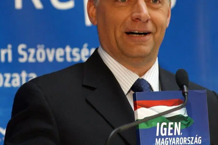 Orbán galt in dieser Zeit, beispielsweise im Jahr 2009, auch als proeuropäisch. Seine Partei Fidesz war Mitglied der EVP.