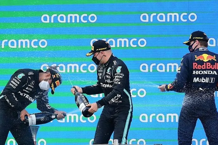  Lewis Hamilton (GBR) - Mercedes-AMG Max Verstappen (NED) - Red Bull Honda Valtteri Bottas (FIN) - Mercedes-AMG  Hier kommen Sie zum Rennbericht!