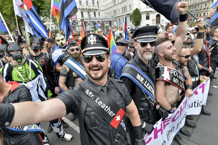 Klicken Sie sich durch die weiteren Bilder ...